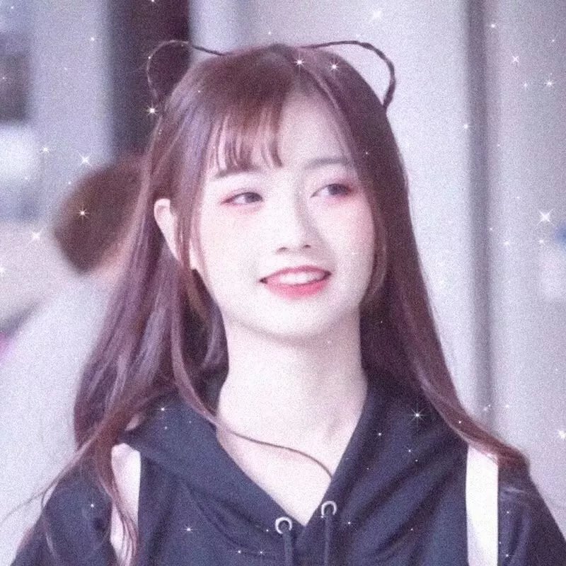戴红头巾的女孩